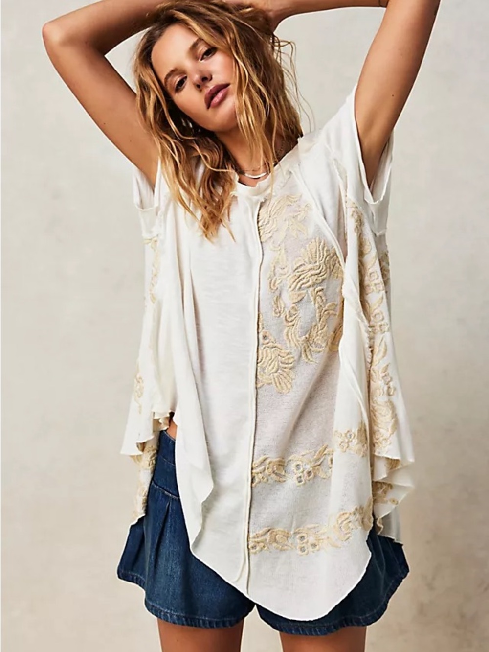 Blue Velvet | NWT Cream Short Sleeve Embroidered Panel Tee Sz M